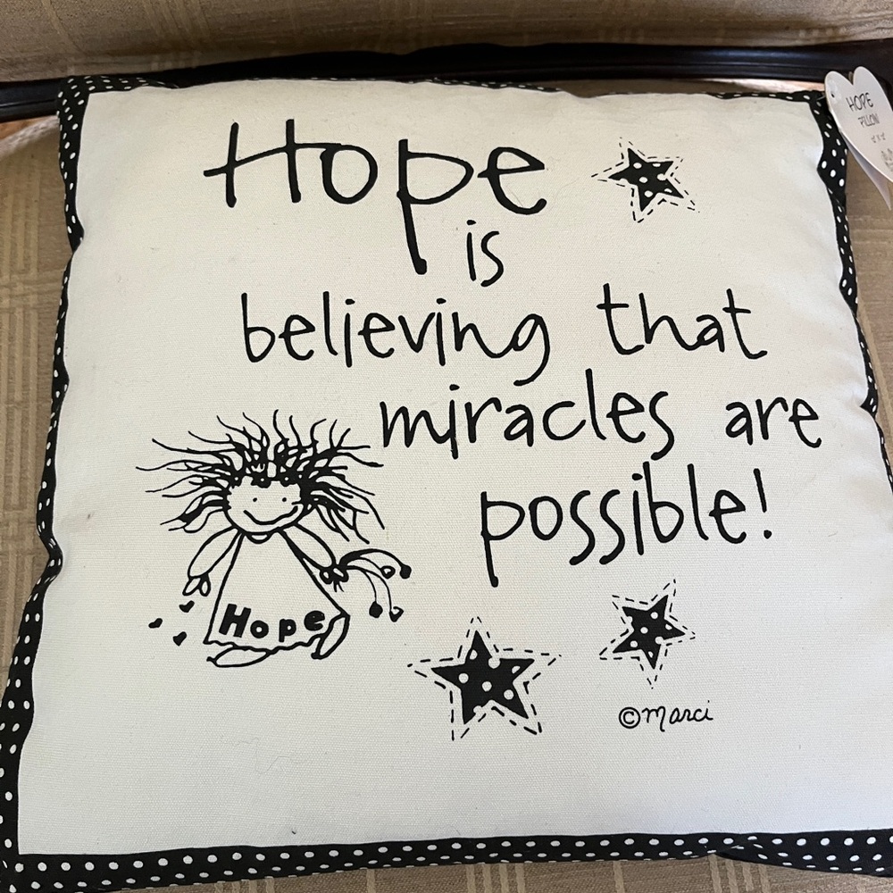 ⚫️⚪️⚫️⚪️ Enesco Hope and Miracles Pillow - Black and White. NWT